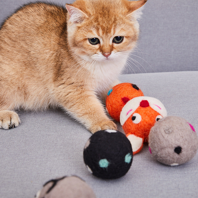 Balle en feutre avec grelot pour chat